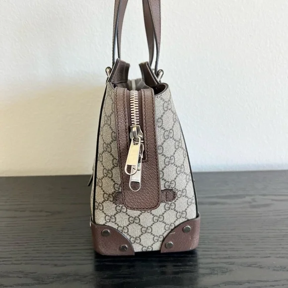 Authentic Gucci GG Supreme Tote Bag. - Picture 4 of 16